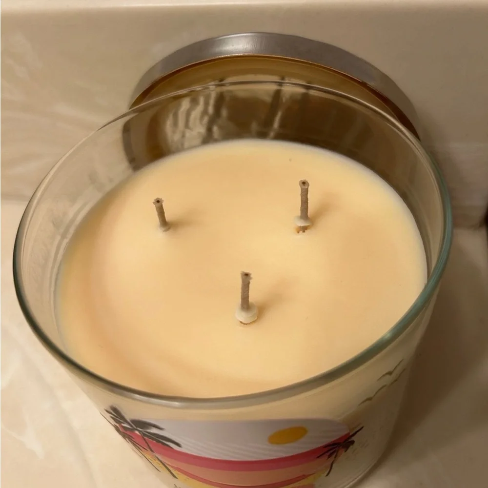 Bath and Body Works Juicy Pink Grapefruit 3 Wick candle